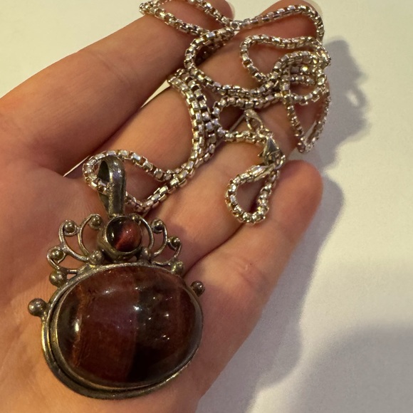 Stunning brown stone pendant on a 925 Italian Sterling 24